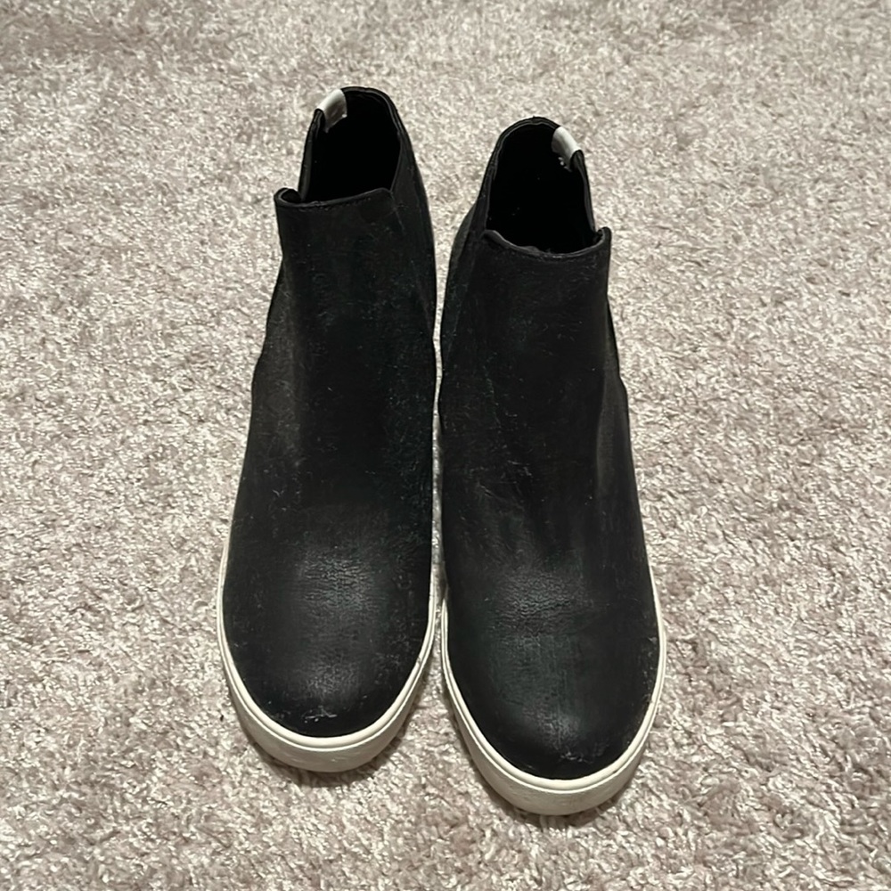 Black hidden wedge boots